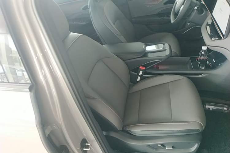 Used Hongqi EH7 2025 640 All-Wheel Drive Smart Selection Edition Right Front Seat