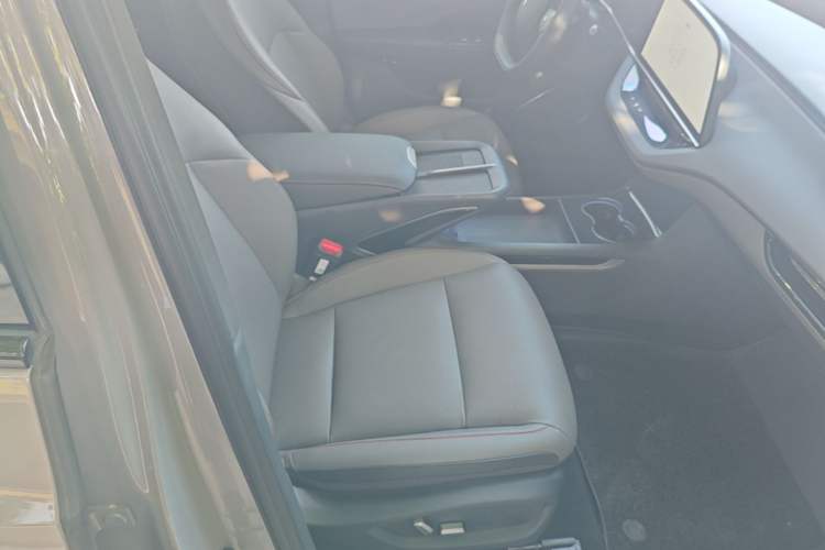 Used Hongqi EH7 2025 640 All-Wheel Drive Smart Selection Edition Right Front Seat