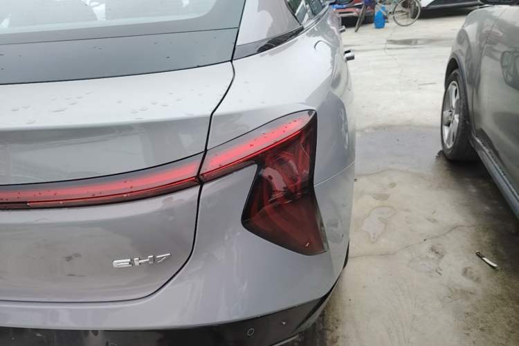 Used Hongqi EH7 2025 640 All-Wheel Drive Smart Selection Edition Right Rear Taillight