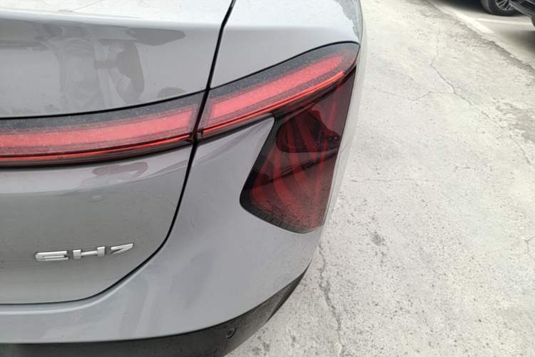 Used Hongqi EH7 2025 640 All-Wheel Drive Smart Selection Edition Right Rear Taillight