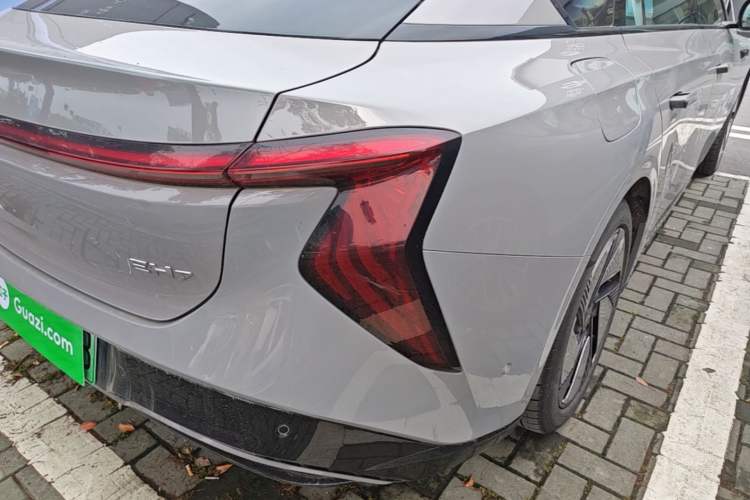 Used Hongqi EH7 2025 640 All-Wheel Drive Smart Selection Edition Right Rear Taillight