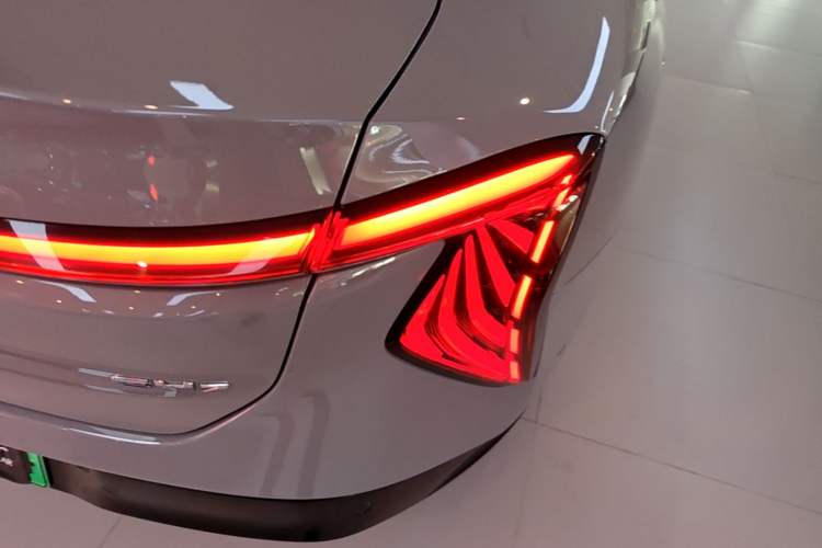 Used Hongqi EH7 2025 640 All-Wheel Drive Smart Selection Edition Right Rear Taillight