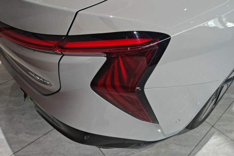 Used Hongqi EH7 2025 640 All-Wheel Drive Smart Selection Edition Right Rear Taillight