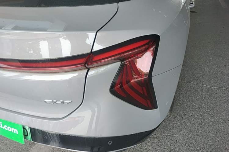 Used Hongqi EH7 2025 640 All-Wheel Drive Smart Selection Edition Right Rear Taillight