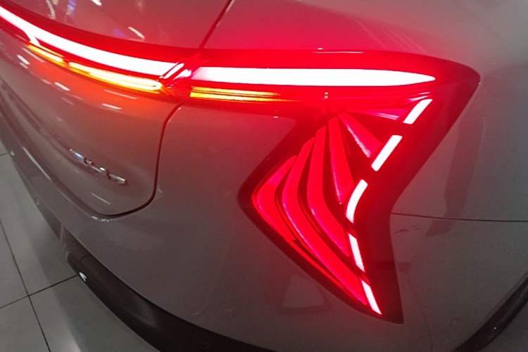 Used Hongqi EH7 2025 640 All-Wheel Drive Smart Selection Edition Right Rear Taillight