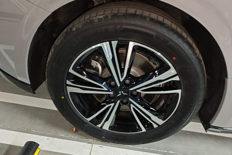 Used Hongqi EH7 2025 690 Smart Selection Edition Right Rear Wheel Hub