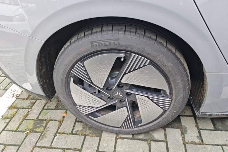 Used Hongqi EH7 2025 640 All-Wheel Drive Smart Selection Edition Right Rear Wheel Hub