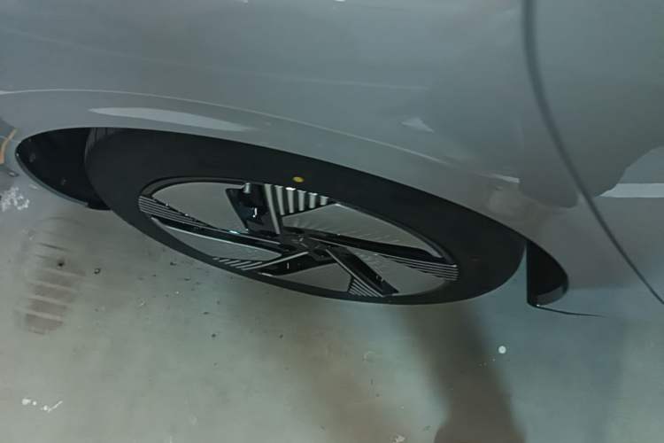 Used Hongqi EH7 2025 640 All-Wheel Drive Smart Selection Edition Right Rear Wheel Hub
