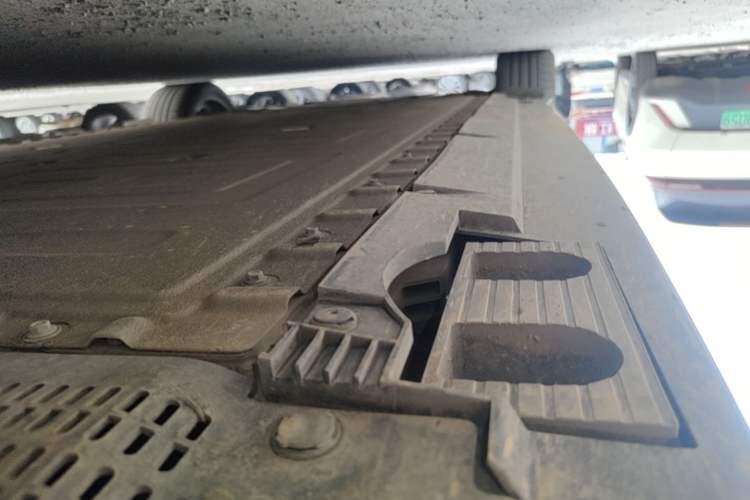Used Hongqi EH7 2025 640 All-Wheel Drive Smart Selection Edition Right Side Sill