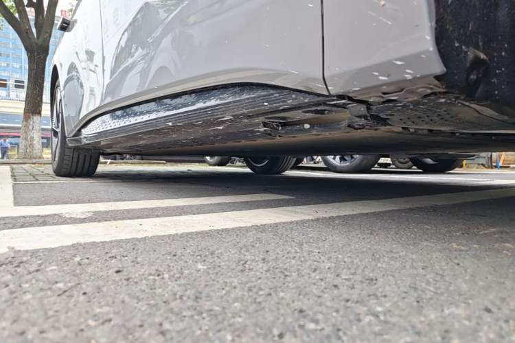 Used Hongqi EH7 2025 640 All-Wheel Drive Smart Selection Edition Right Side Sill