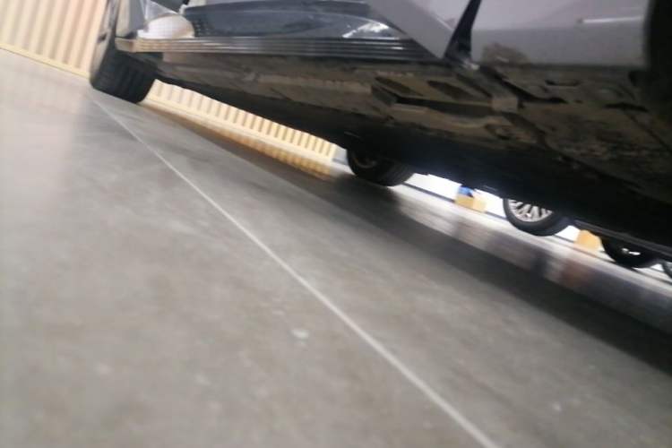 Used Hongqi EH7 2025 640 All-Wheel Drive Smart Selection Edition Right Side Sill