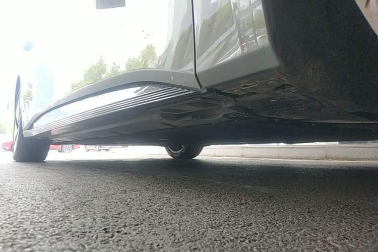 Used Hongqi EH7 2025 640 All-Wheel Drive Smart Selection Edition Right Side Sill