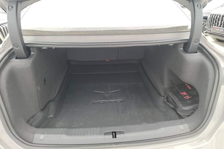 Used Hongqi EH7 2025 640 All-Wheel Drive Smart Selection Edition Trunk