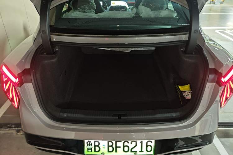 Used Hongqi EH7 2025 690 Smart Selection Edition Trunk