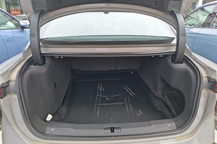 Used Hongqi EH7 2025 640 All-Wheel Drive Smart Selection Edition Trunk