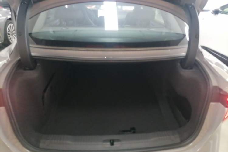 Used Hongqi EH7 2025 640 All-Wheel Drive Smart Selection Edition Trunk