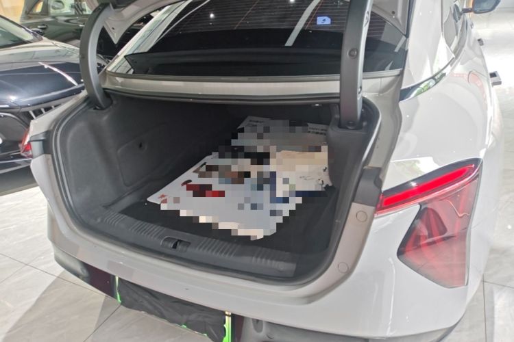 Used Hongqi EH7 2025 640 All-Wheel Drive Smart Selection Edition Trunk