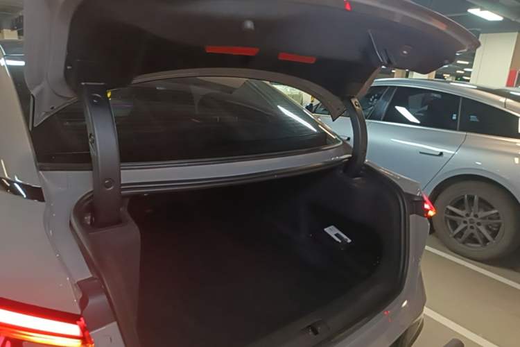 Used Hongqi EH7 2025 640 All-Wheel Drive Smart Selection Edition Trunk