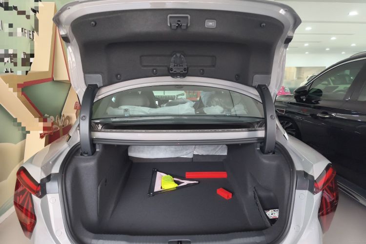 Used Hongqi EH7 2025 600 Smart Selection Edition Trunk