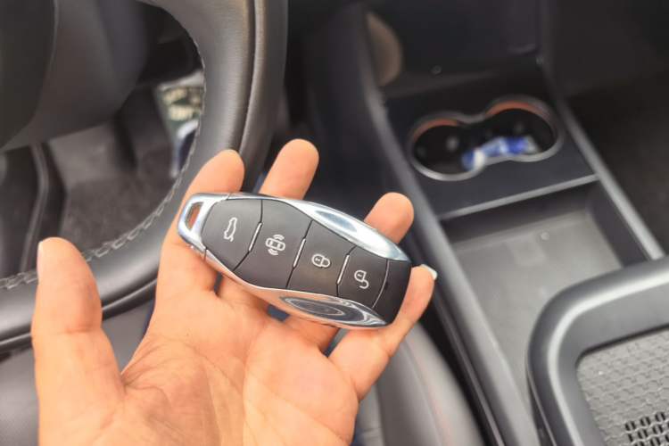Used Hongqi EH7 2025 640 All-Wheel Drive Smart Selection Edition Vehicle Key