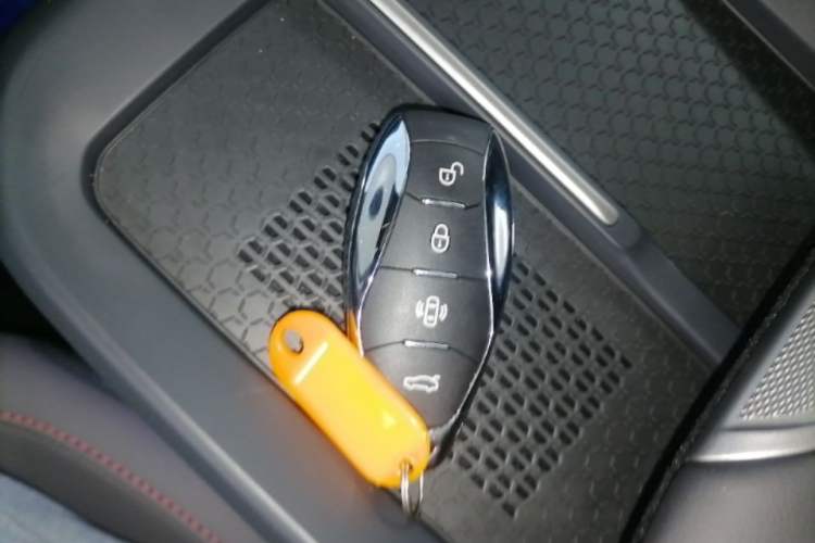 Used Hongqi EH7 2025 640 All-Wheel Drive Smart Selection Edition Vehicle Key