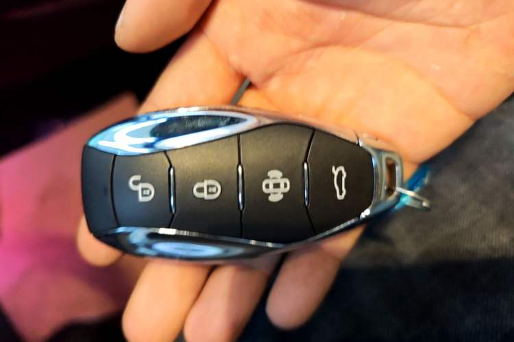 Used Hongqi EH7 2025 640 All-Wheel Drive Smart Selection Edition Vehicle Key