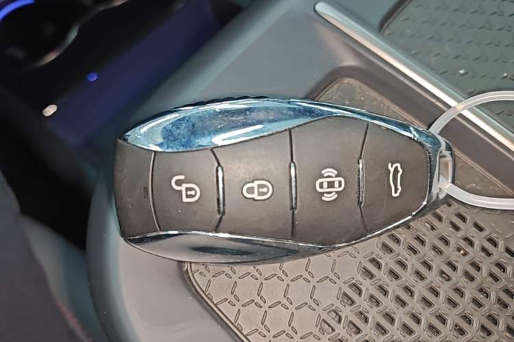 Used Hongqi EH7 2025 640 All-Wheel Drive Smart Selection Edition Vehicle Key