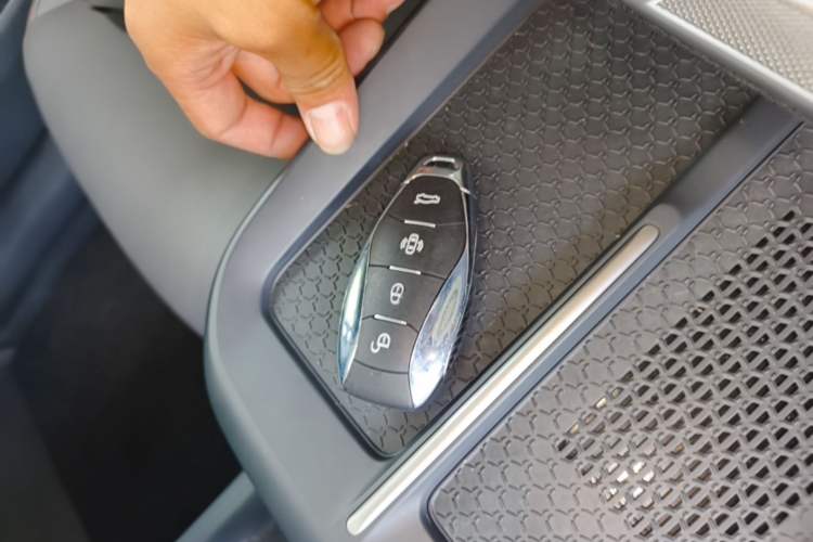 Used Hongqi EH7 2025 640 All-Wheel Drive Smart Selection Edition Vehicle Key