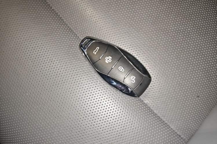 Used Hongqi EH7 2025 640 All-Wheel Drive Smart Selection Edition Vehicle Key