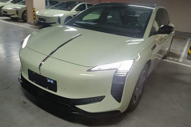 Used Hongqi EH7 2025 690 Smart Selection Edition