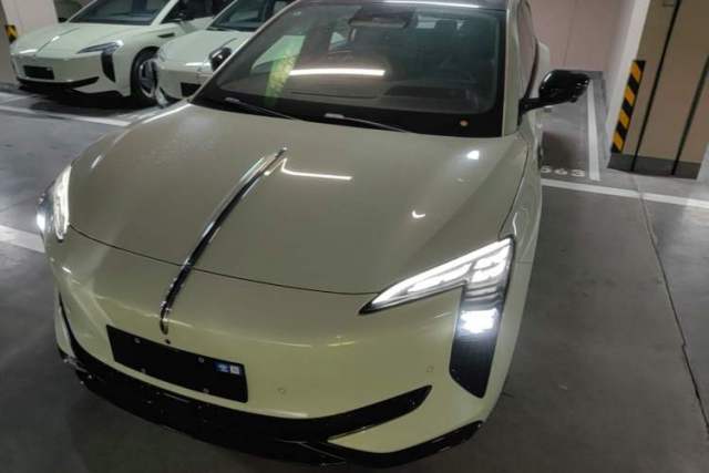 Used Hongqi EH7 2025 690 Smart Selection Edition