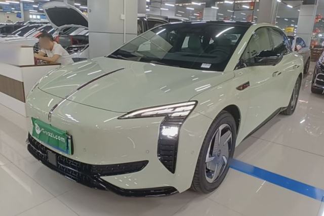 Used Hongqi EH7 2025 690 Smart Selection Edition