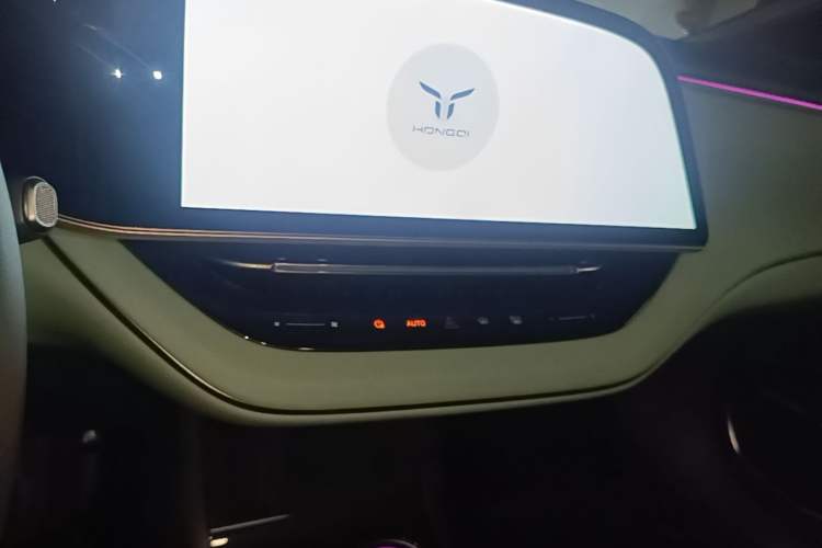 Used Hongqi EH7 2025 690 Smart Selection Edition Audio And AC Panel