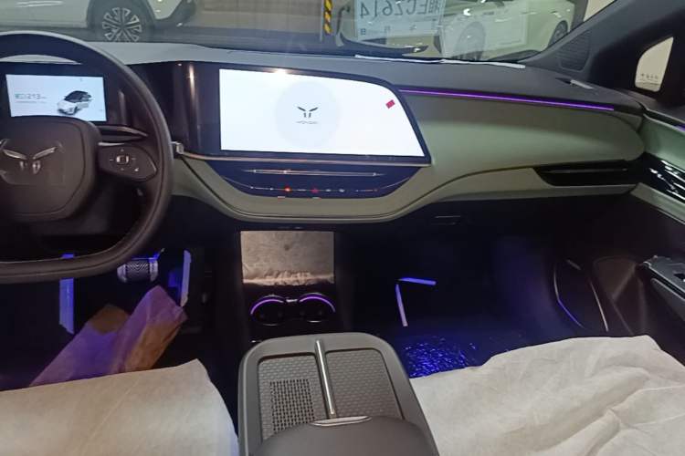 Used Hongqi EH7 2025 690 Smart Selection Edition Audio And AC Panel