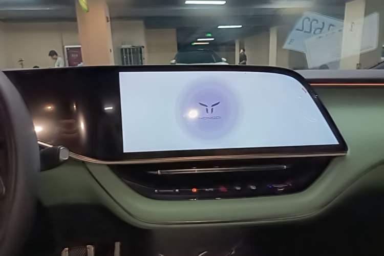 Used Hongqi EH7 2025 690 Smart Selection Edition Audio And AC Panel