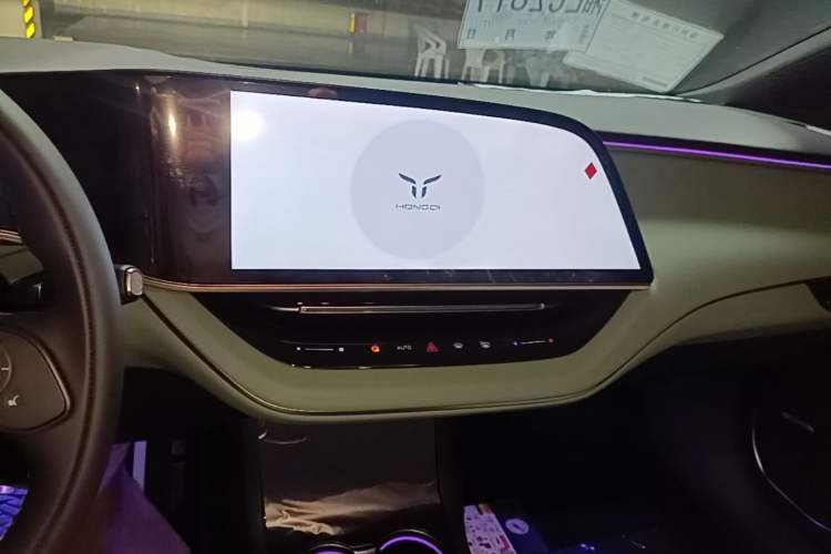 Used Hongqi EH7 2025 690 Smart Selection Edition Audio And AC Panel