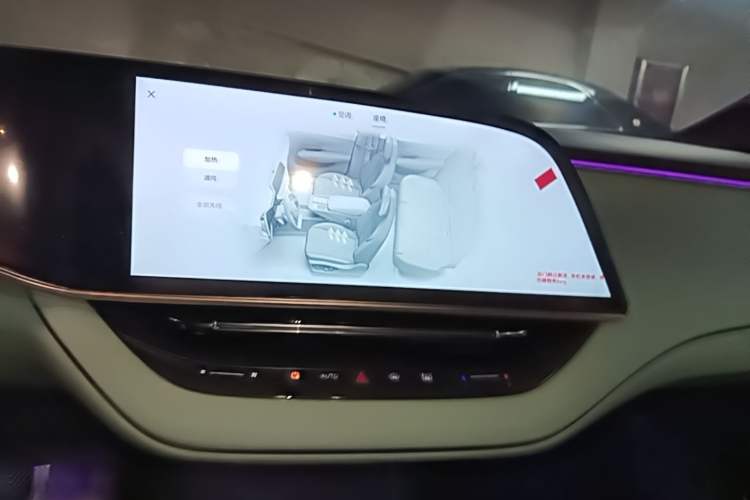 Used Hongqi EH7 2025 690 Smart Selection Edition Audio And AC Panel
