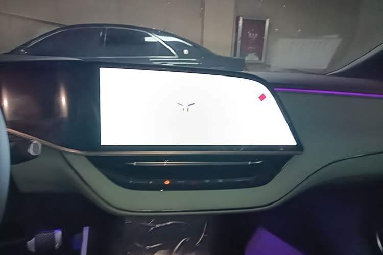 Used Hongqi EH7 2025 690 Smart Selection Edition Audio And AC Panel