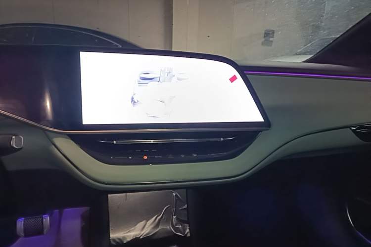 Used Hongqi EH7 2025 690 Smart Selection Edition Audio And AC Panel