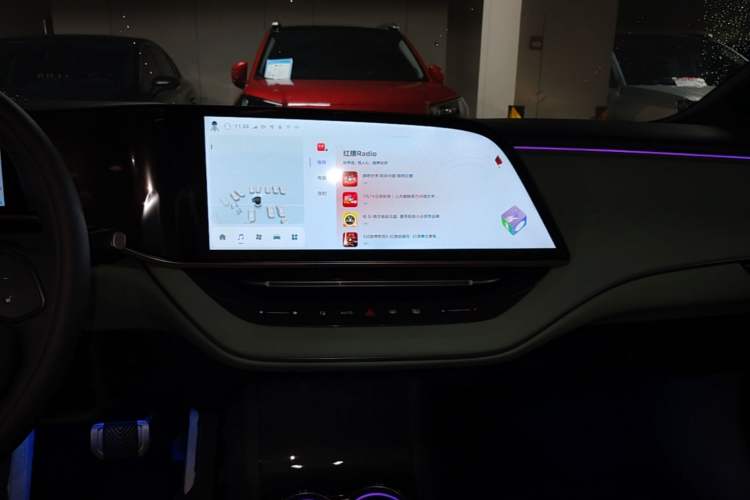 Used Hongqi EH7 2025 600 Smart Selection Edition Audio And AC Panel