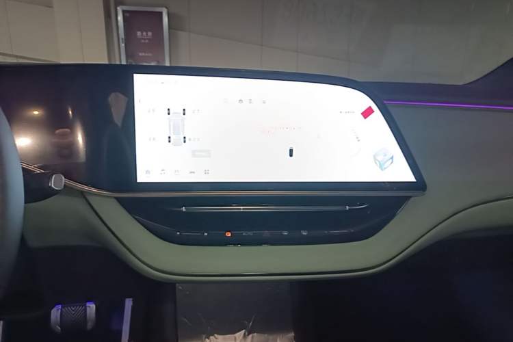 Used Hongqi EH7 2025 690 Smart Selection Edition Audio And AC Panel
