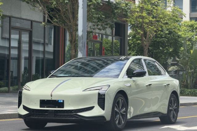 Used Hongqi EH7 2025 690 Smart Selection Edition