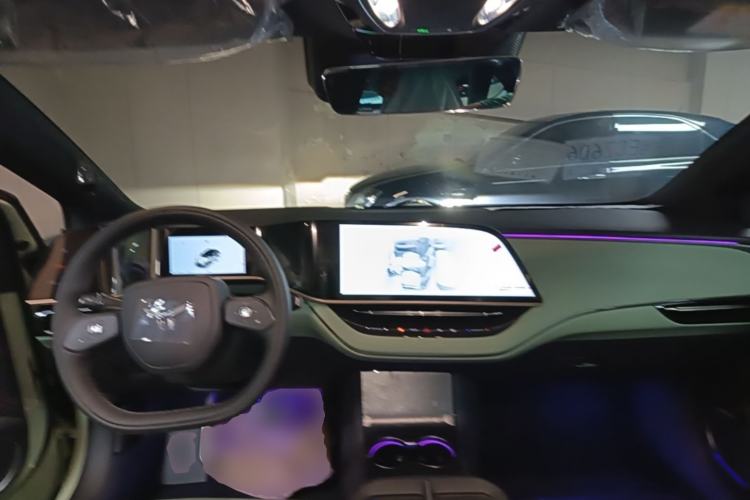 Used Hongqi EH7 2025 690 Smart Selection Edition Center Console