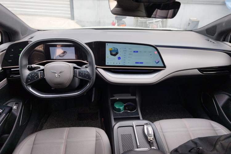 Used Hongqi EH7 2025 600 Smart Selection Edition Center Console