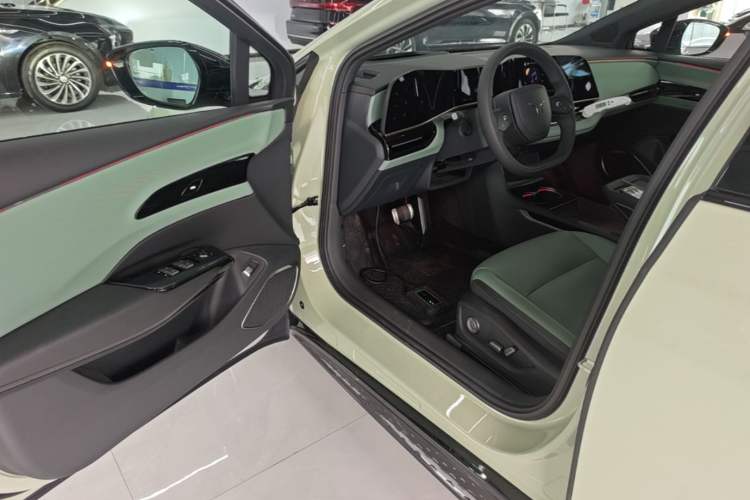 Used Hongqi EH7 2025 690 Smart Selection Edition Driver Seat