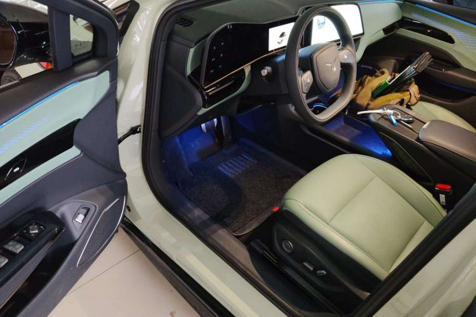 Used Hongqi EH7 2025 690 Smart Selection Edition Driver Seat