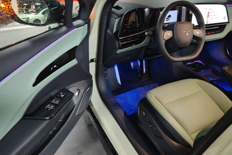 Used Hongqi EH7 2025 600 Smart Selection Edition Driver Seat