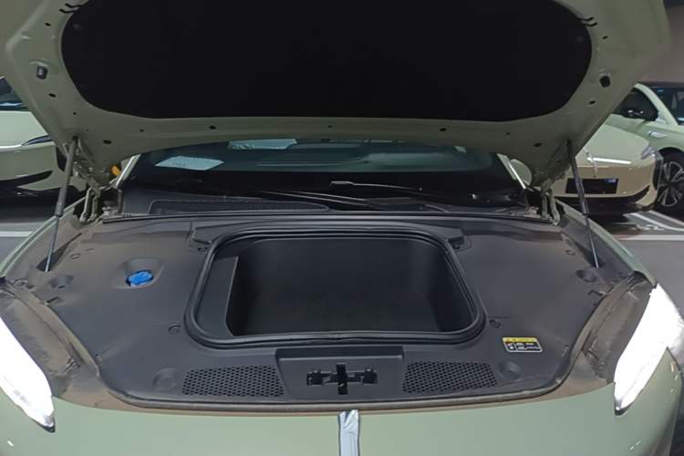 Used Hongqi EH7 2025 690 Smart Selection Edition Engine Bay