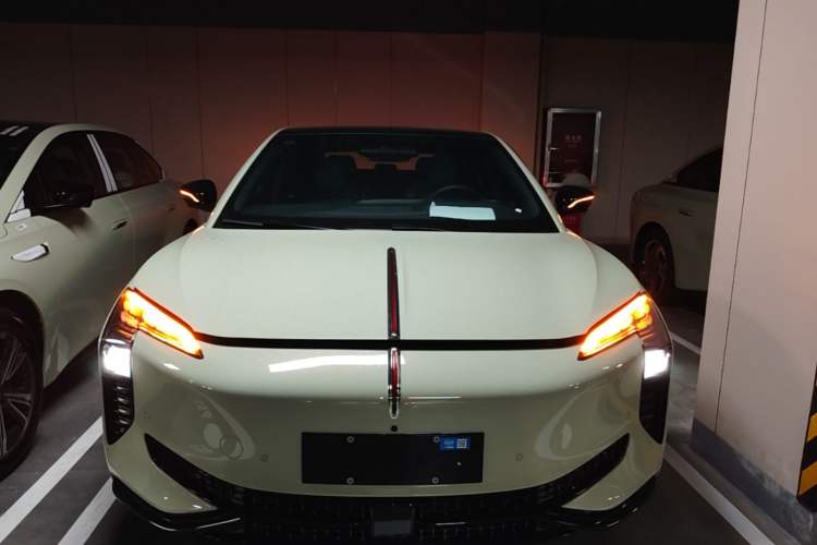 Used Hongqi EH7 2025 600 Smart Selection Edition Front