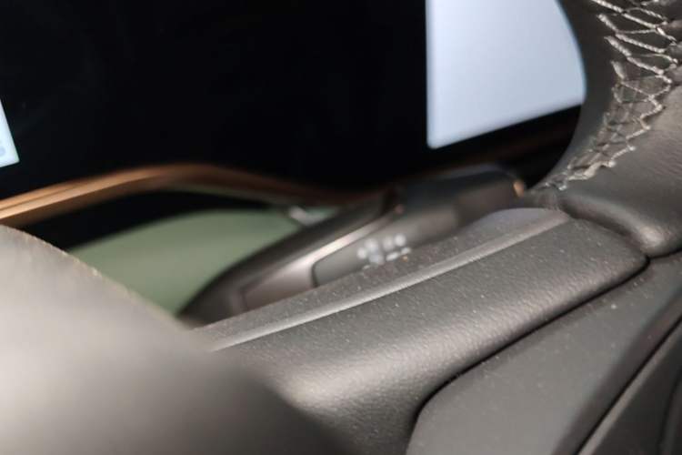 Used Hongqi EH7 2025 600 Smart Selection Edition Gear Lever